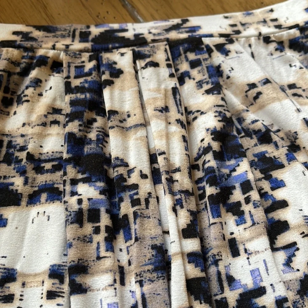 Long skirt with pleats front and back - Picture 8 of 8